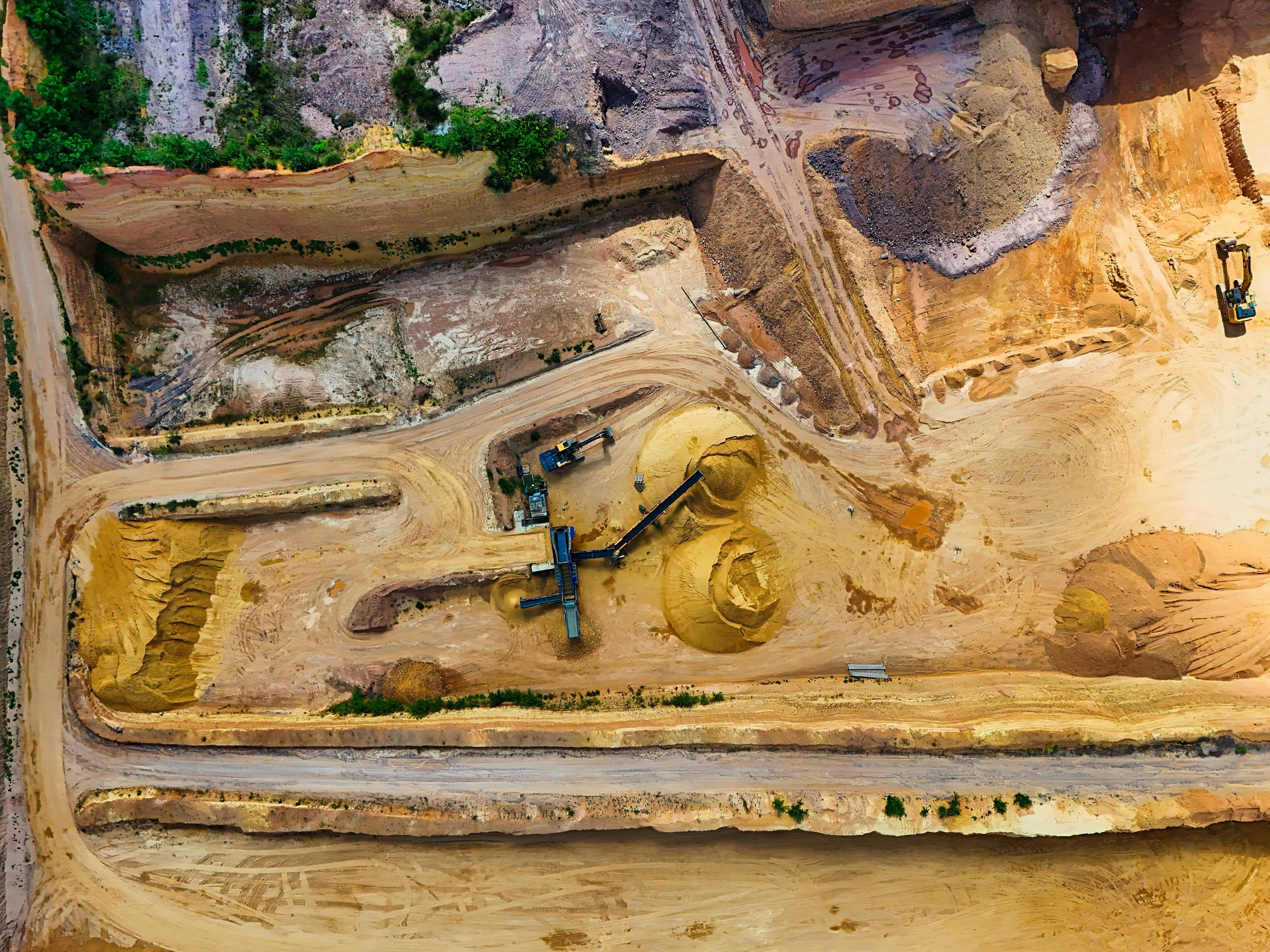 Mining and minerals — gold mine, excavation equipment, mineral processing